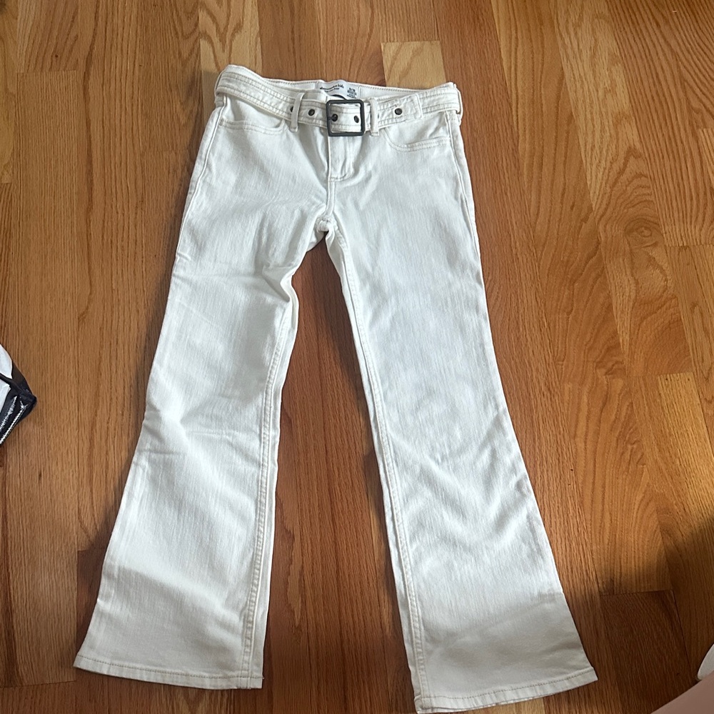 New without tags Abercrombie kids White Low-Rise belted Boot Jeans size 9-10